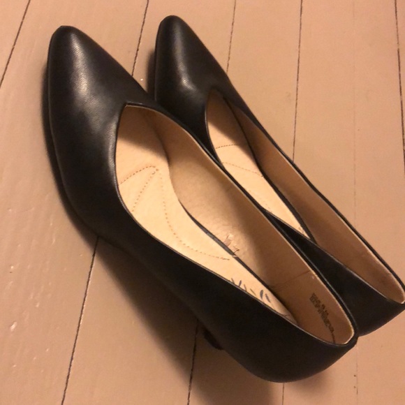 Royu Wylie Slip On Leather Pointed Toe Kitten Heel Memory Foam Pumps - Picture 7 of 9